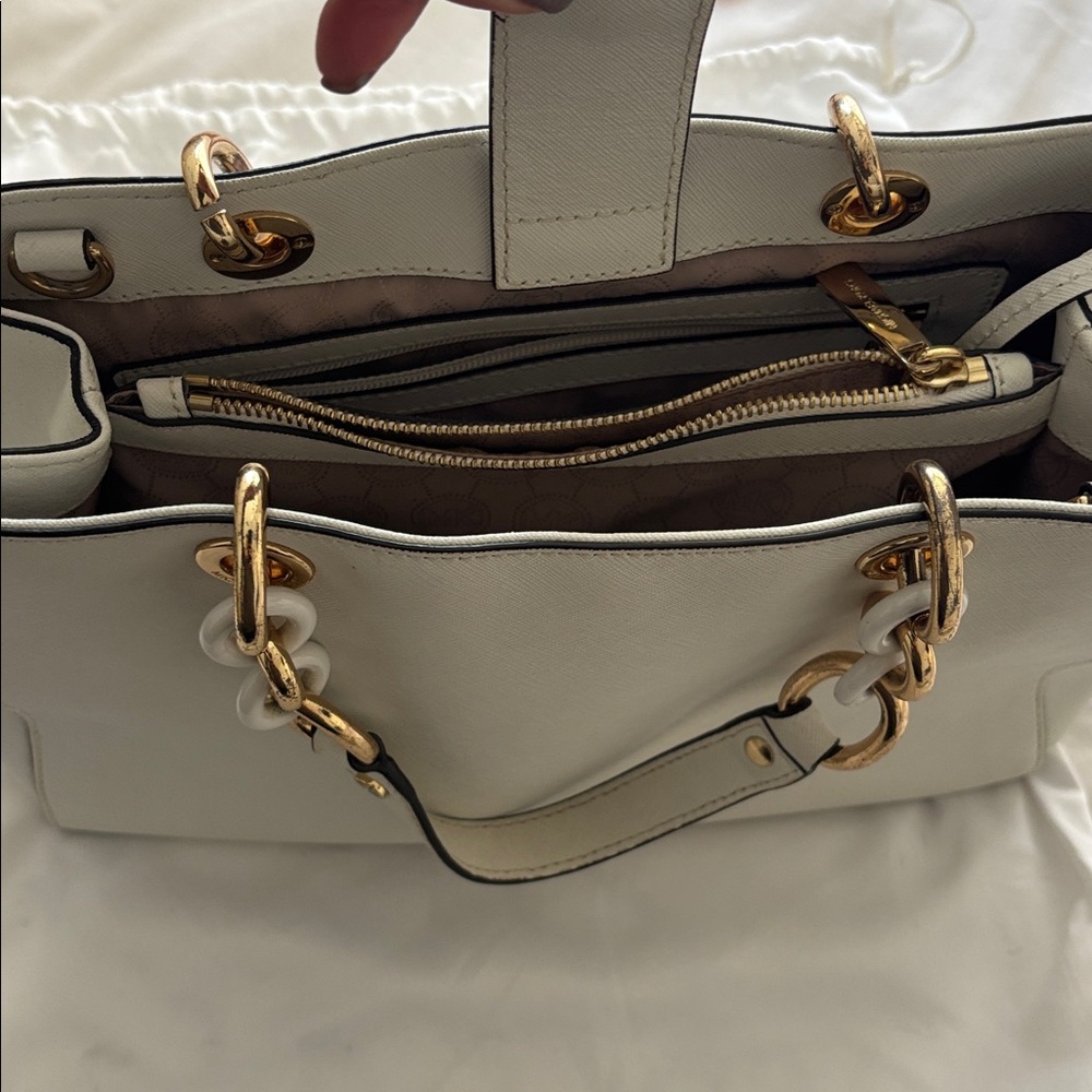 Michael Kors White Leather Satchel with gold hardware! - Picture 3 of 11